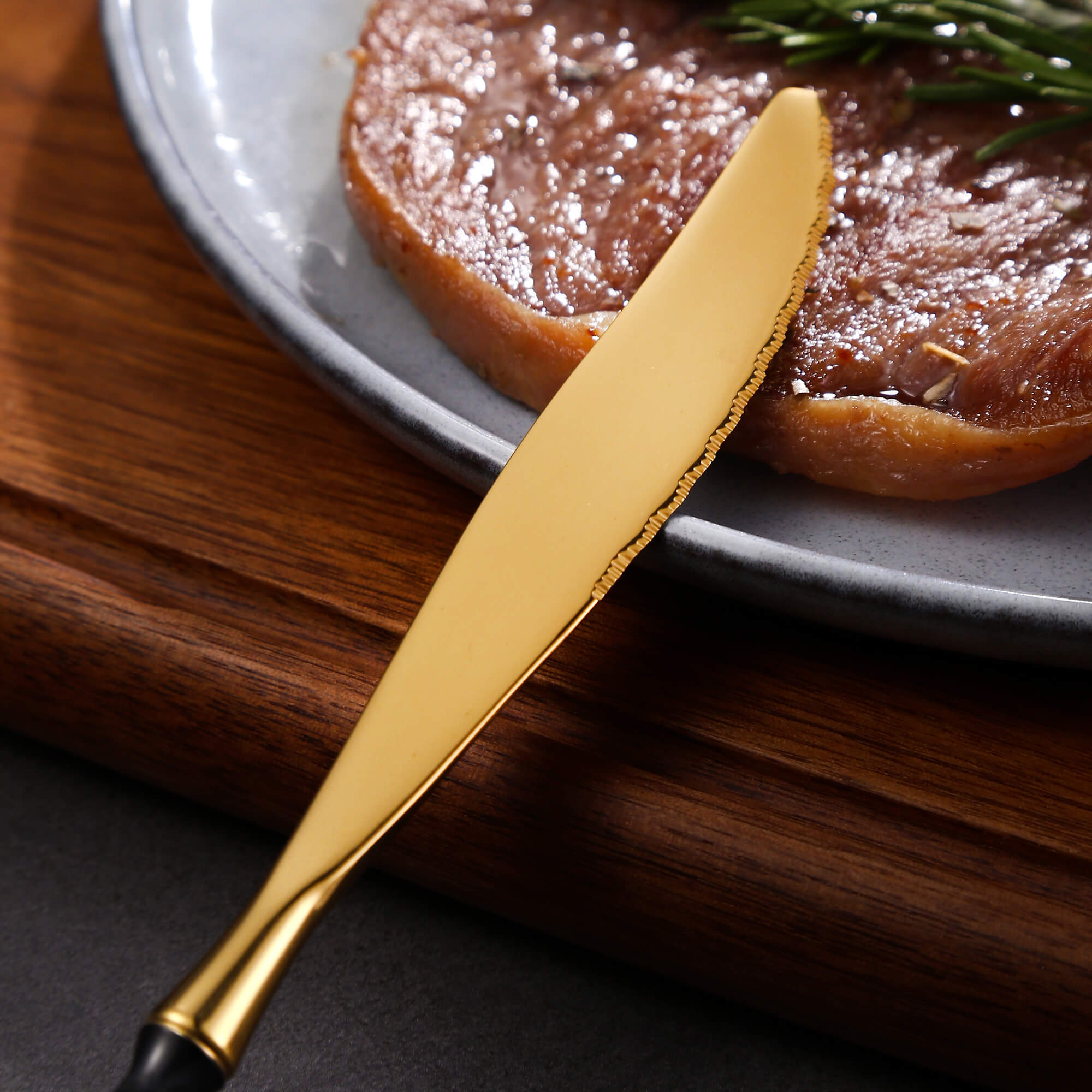 Sharp serrated edges