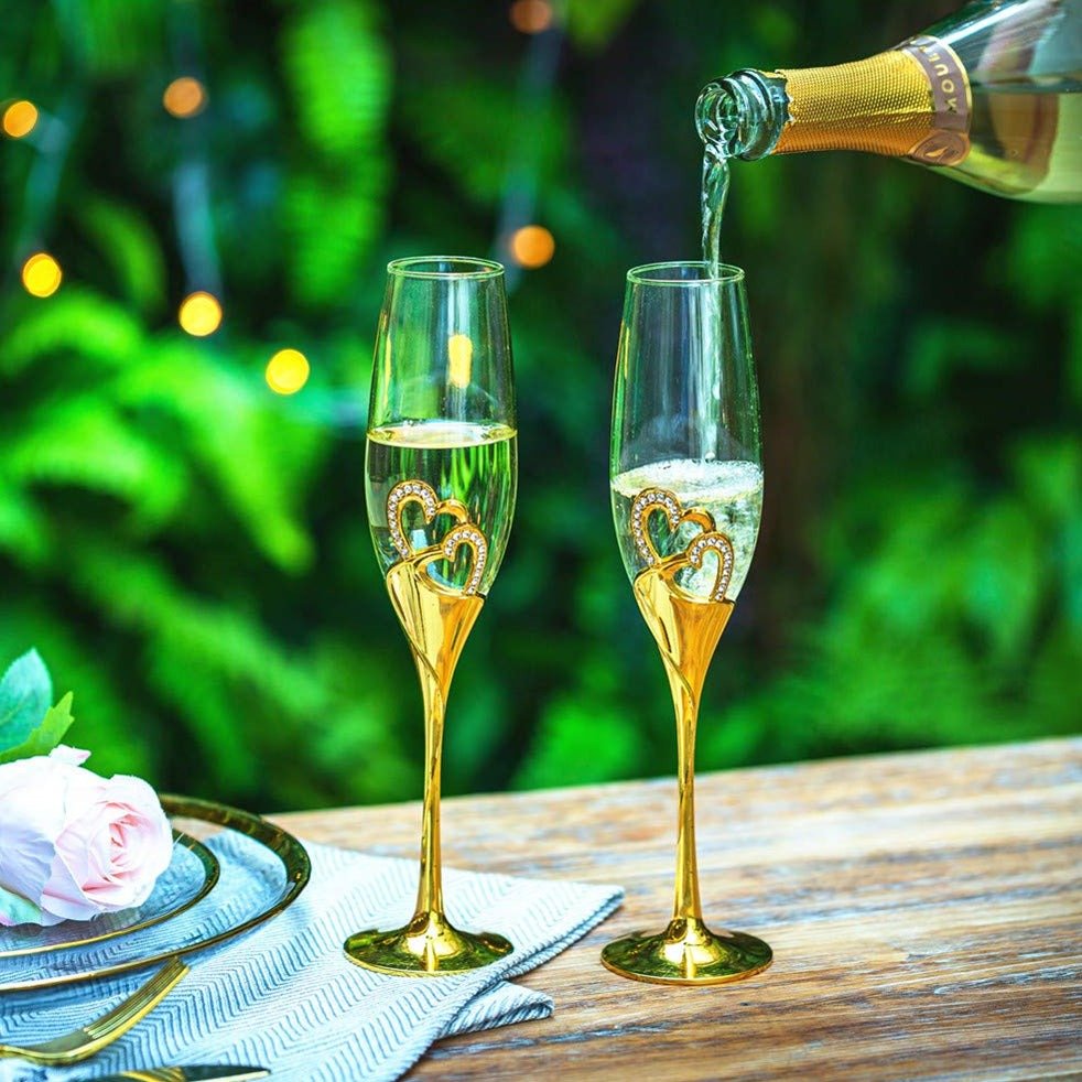 http://lemeya.com/cdn/shop/products/wedding-crystal-goblet-champagne-flutes-glasses-866725.jpg?v=1688893147